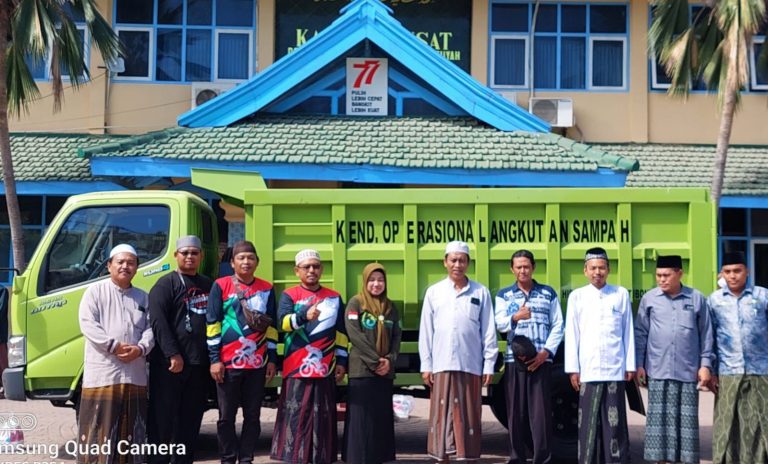 Fraksi PPP Situbondo Berikan Kendaraan Dump Truck Untuk Operasional Angkutan Sampah