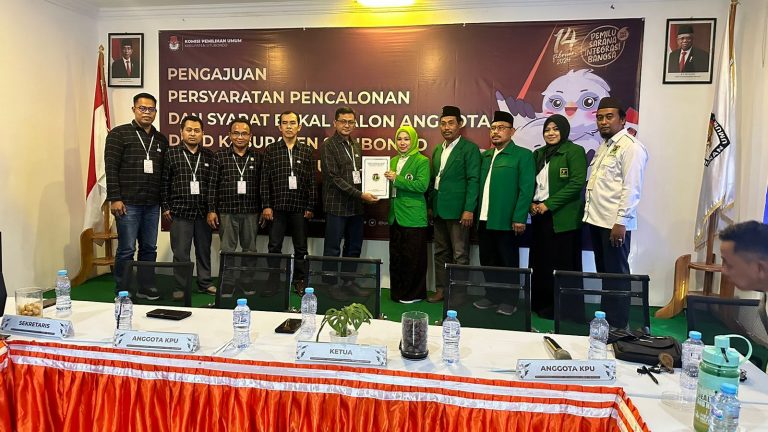 DPC PPP Situbondo Mendaftarkan 45 Bakal Caleg di Kantor KPU Situbondo