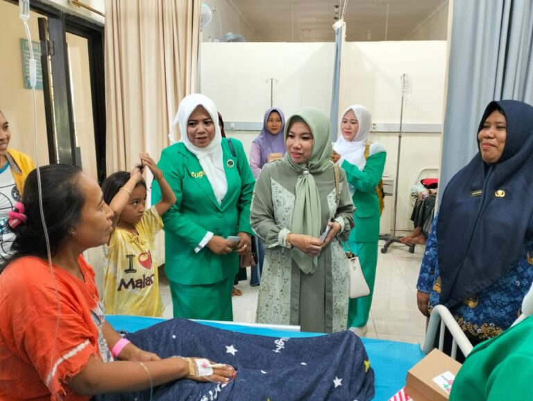 PC Fatayat NU Situbondo Adakan Baksos dan Bagikan Tali Asih kepada 50 Pasien di RSAR