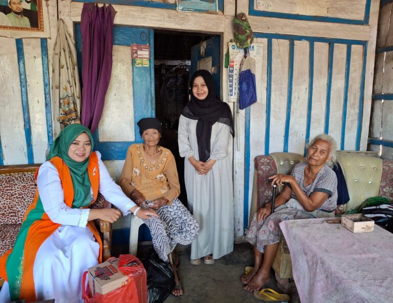 Calon Bupati Ulfiyah Kunjungi Korban Kebakaran, Tunjukkan Kepedulian Secara Langsung di Lokasi Calon Bupati Ulfiyah Kunjungi Korban Kebakaran, Tunjukkan Kepedulian Secara Langsung di Lokasi